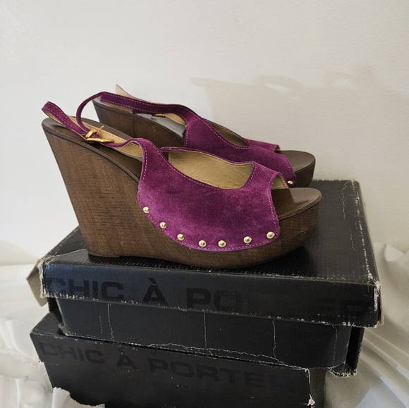 Primadonna Collection Suede Wedges with Gold Studs - Picture 3 of 7